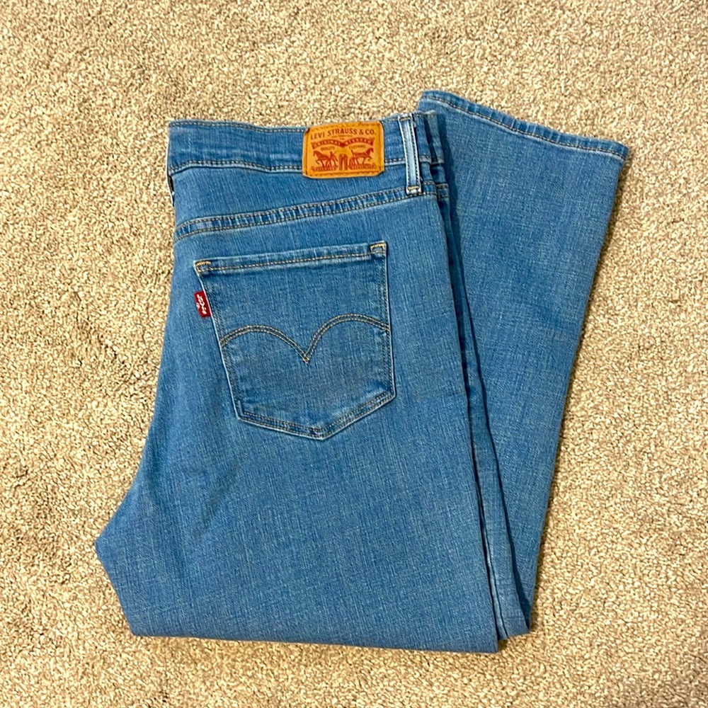 Levi Strauss capri jeans, 311 shaping skinny capri, medium wash size 31